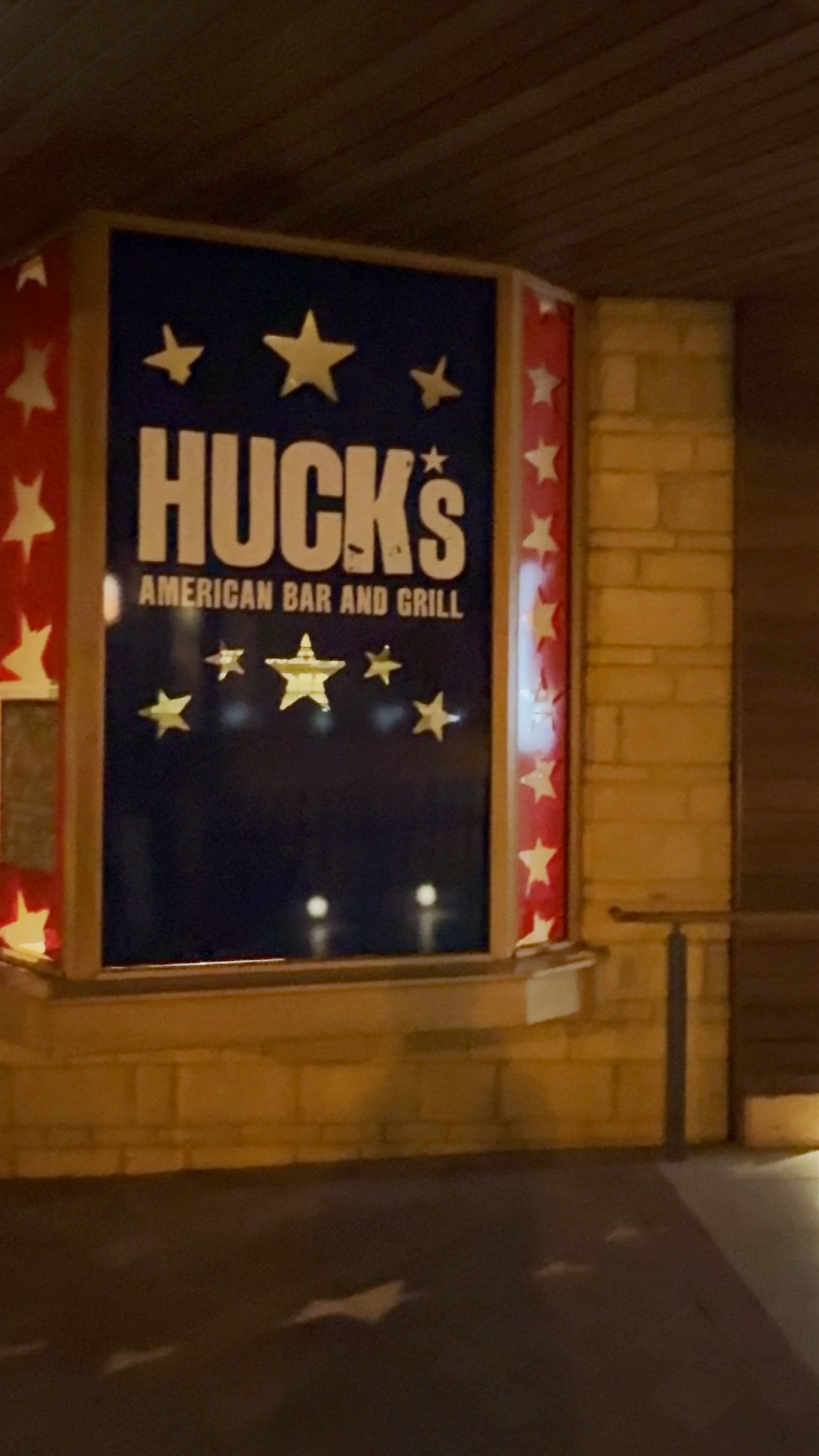 Huck's American Bar and Grill Night Walkthrough in Bedford