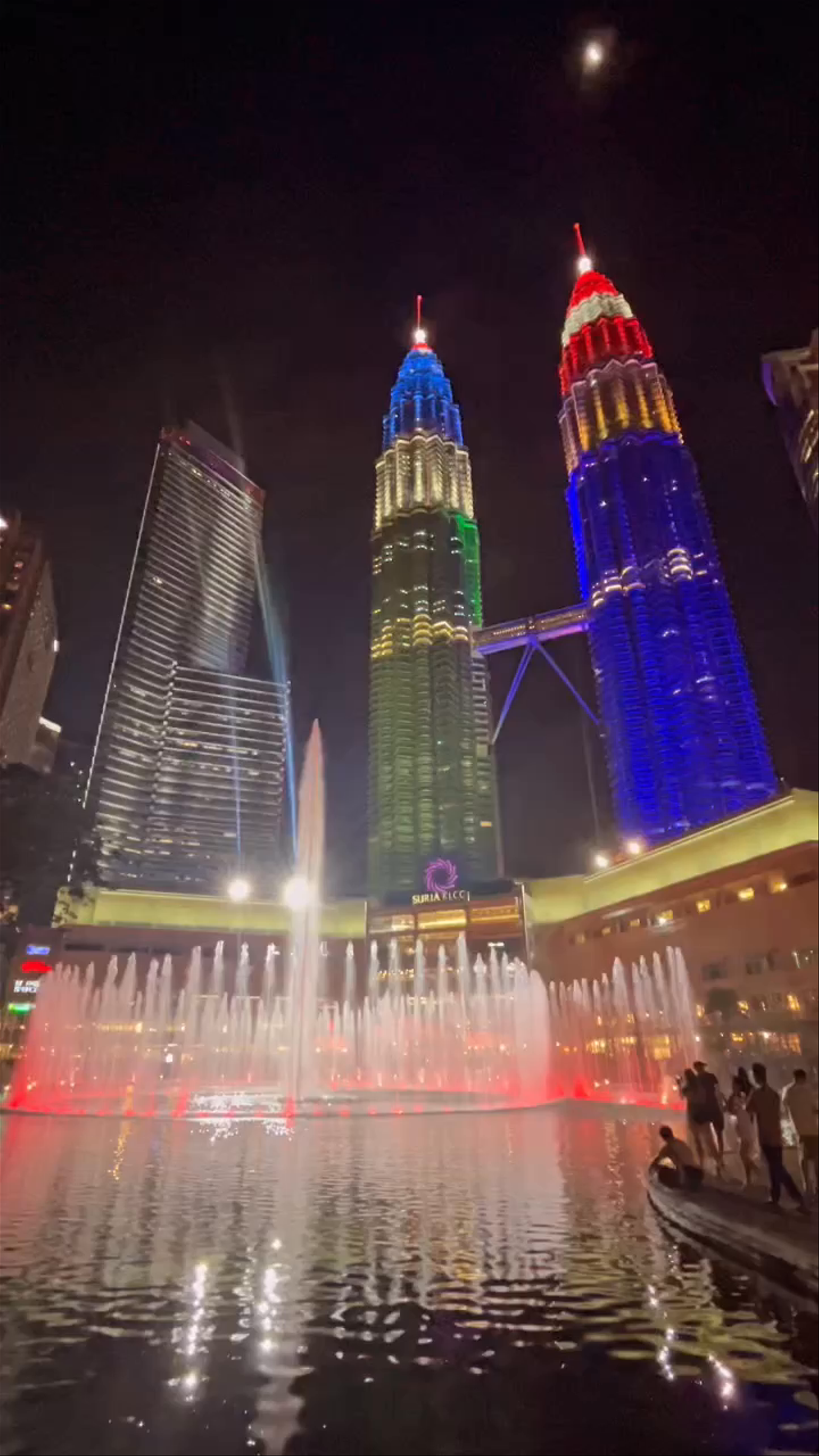 Symphony Lake Water Show