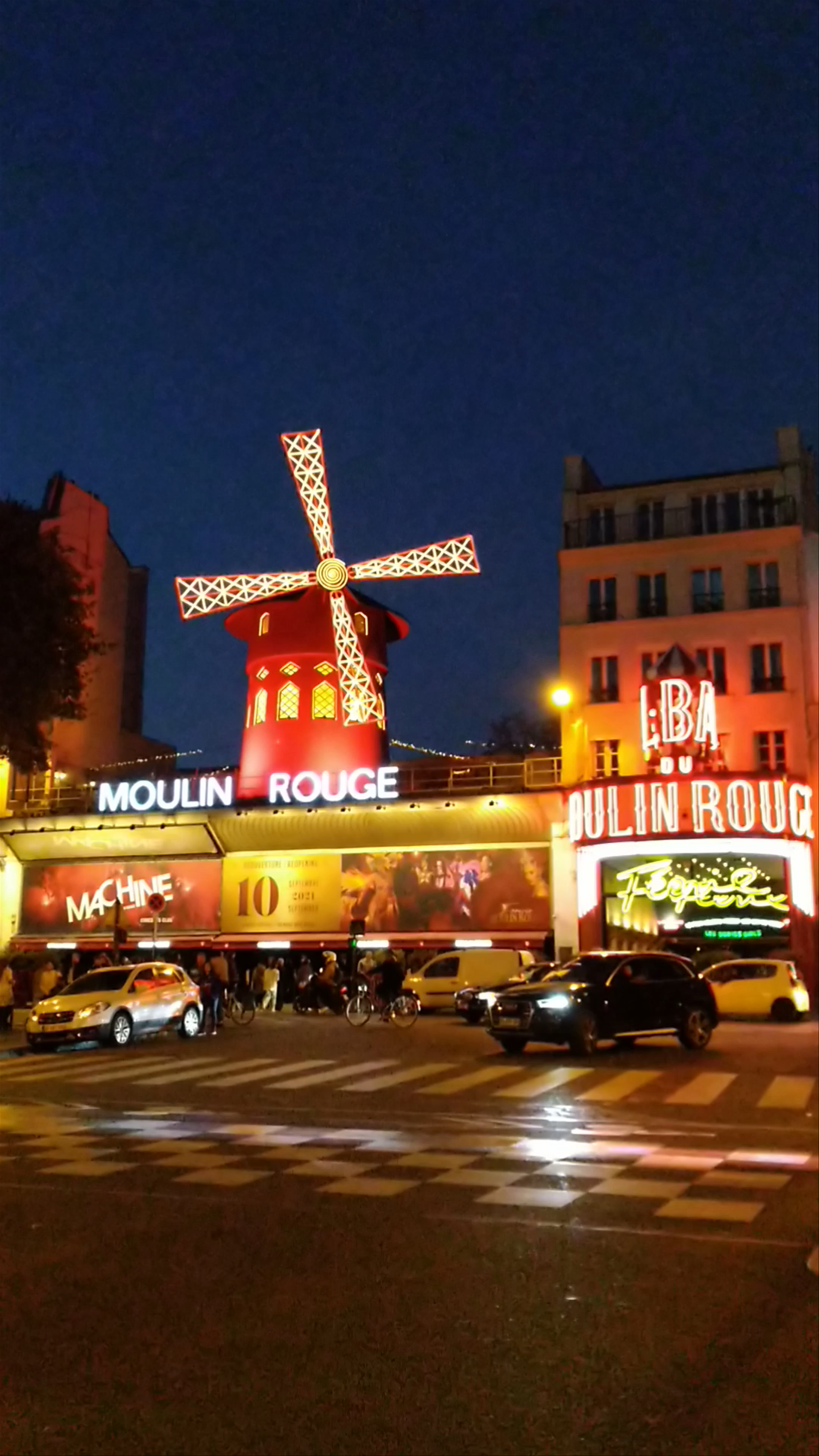 Moulin Rouge Nightlife: Iconic Parisian Cabaret Experience