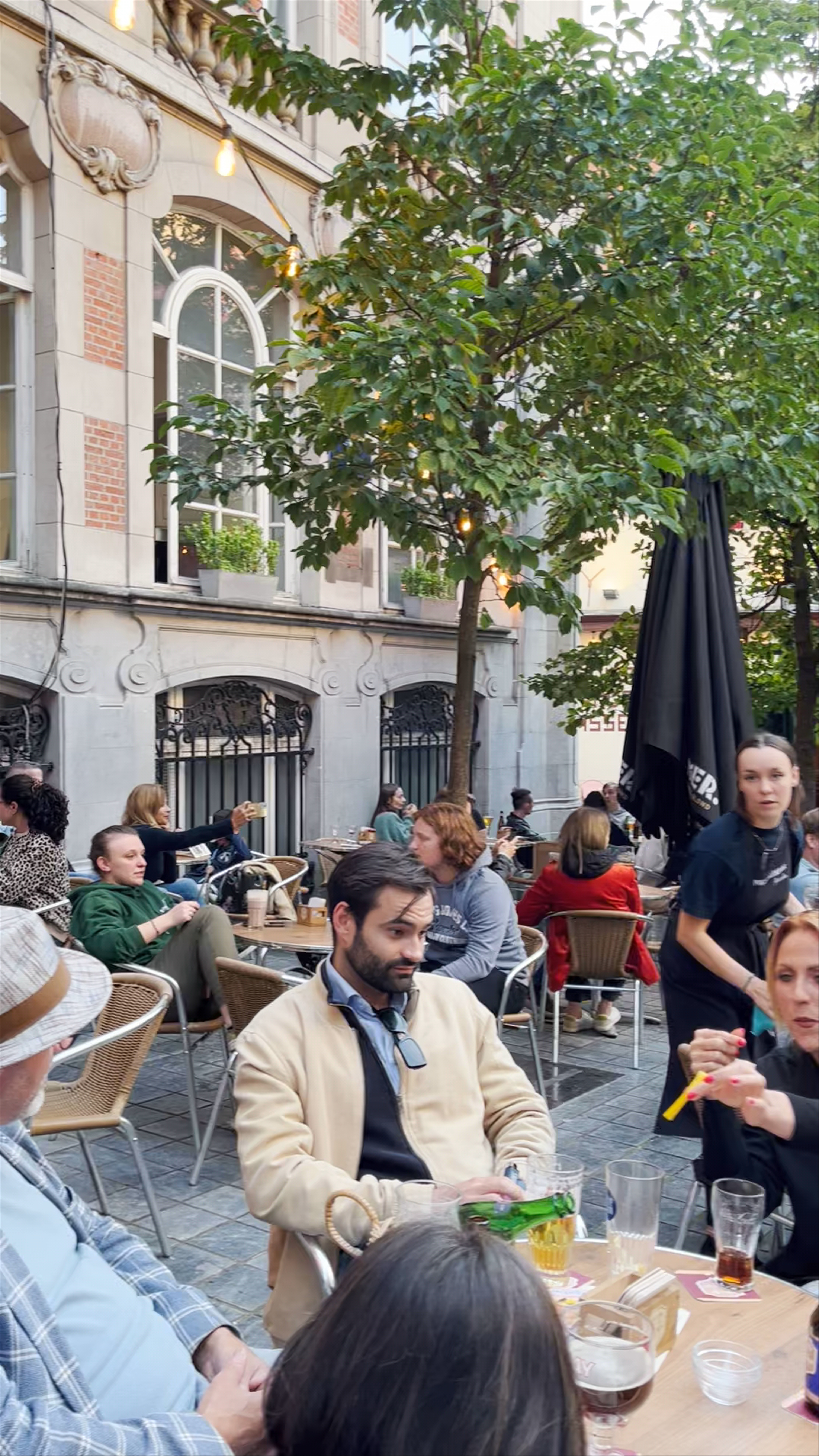 Poechenellekelder: Charming Brussels Outdoor Café Vibes