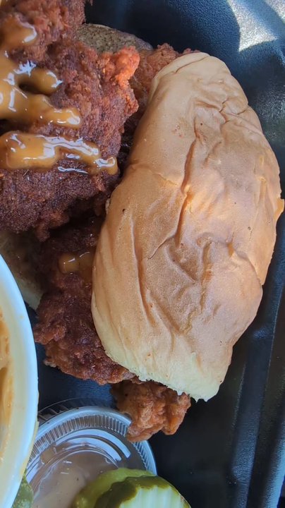 Dave's Hot Chicken - Halal Near Me - Algonquin, Illinois