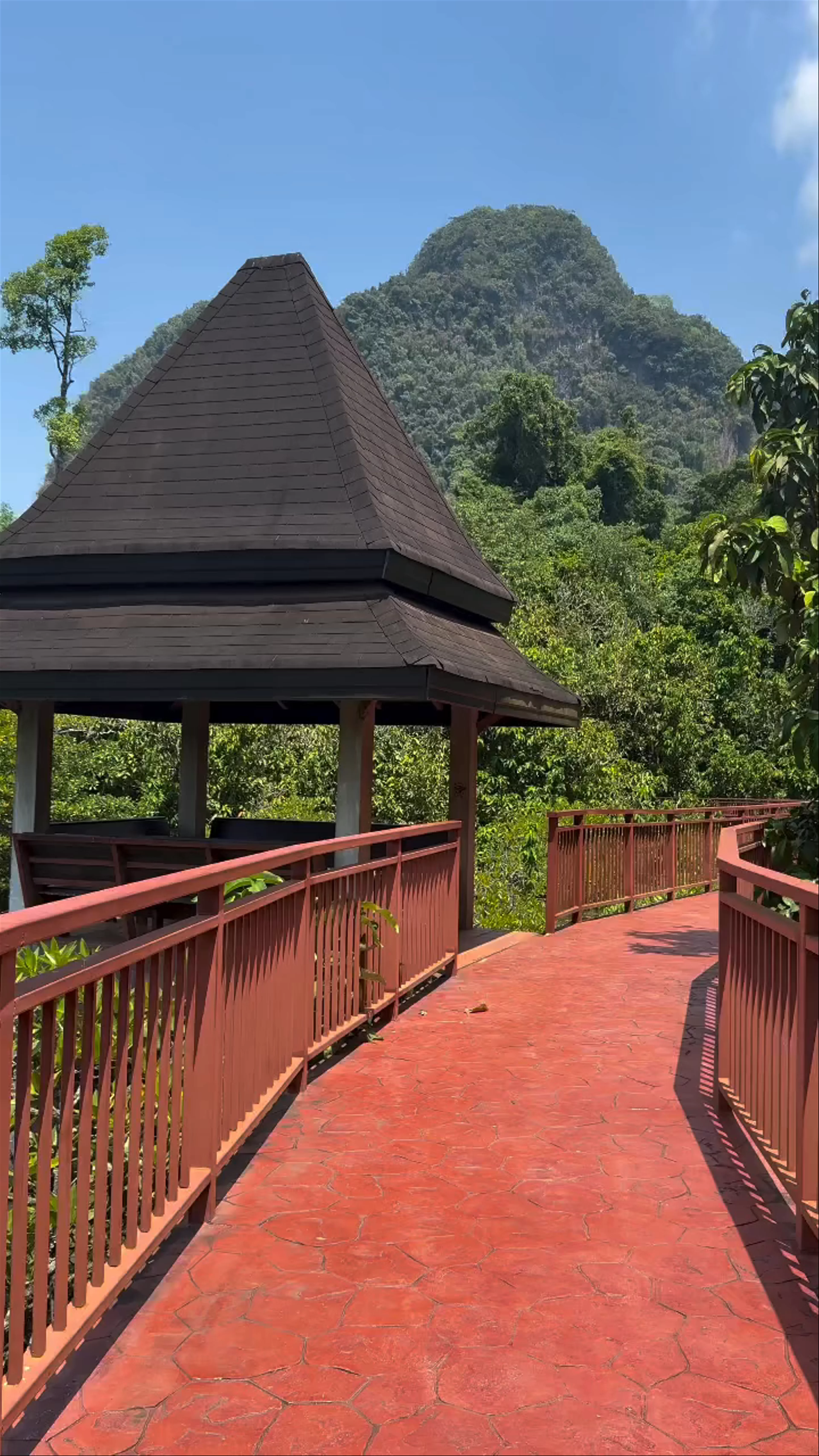 Thapom Klong Song Nam, Tambon Khao Khram