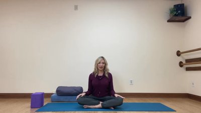 A prenatal yoga flow for SCIATICA and BACK PAIN