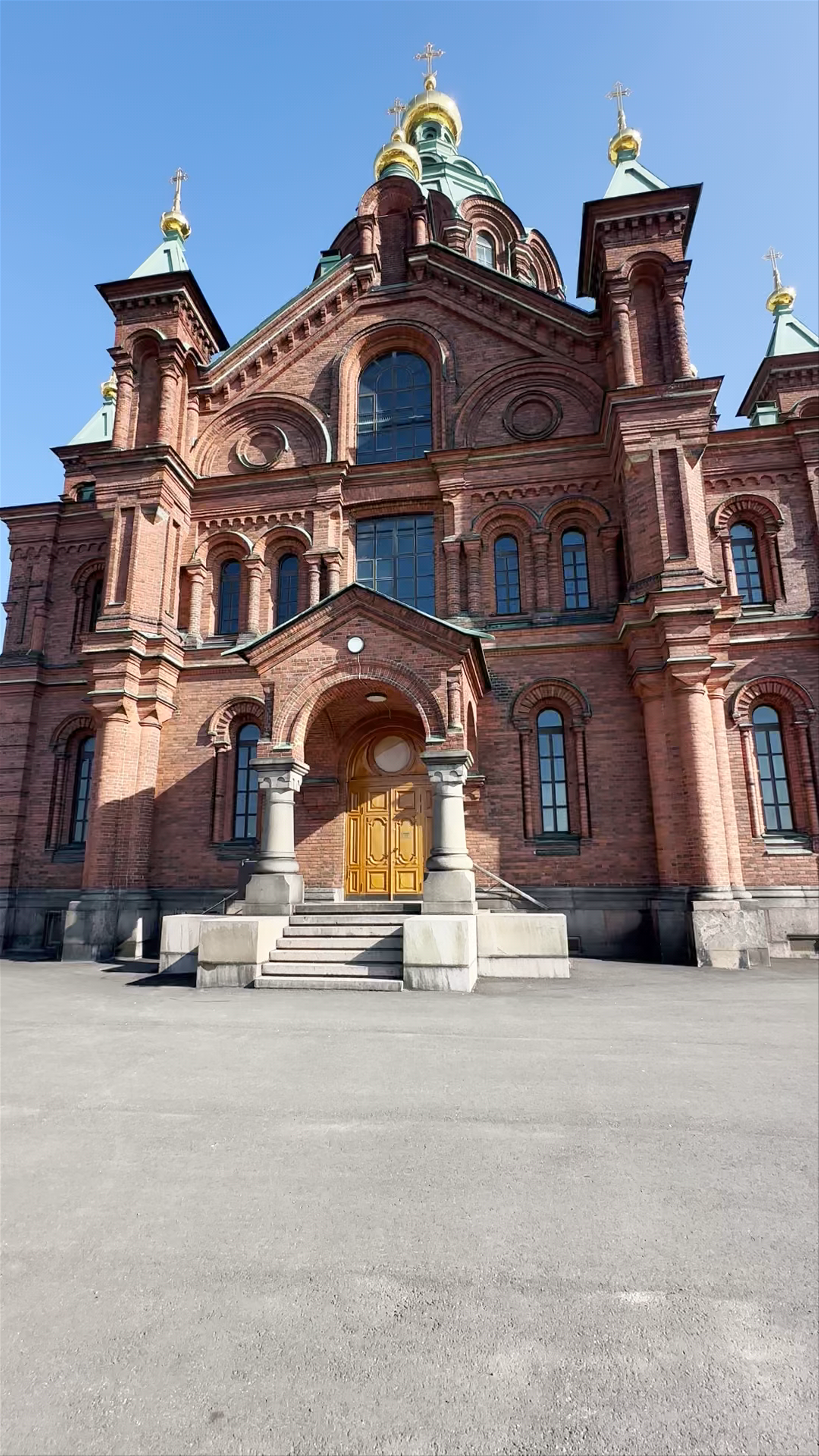 Explore Uspenski Cathedral: Helsinki’s Byzantine Orthodox Jewel