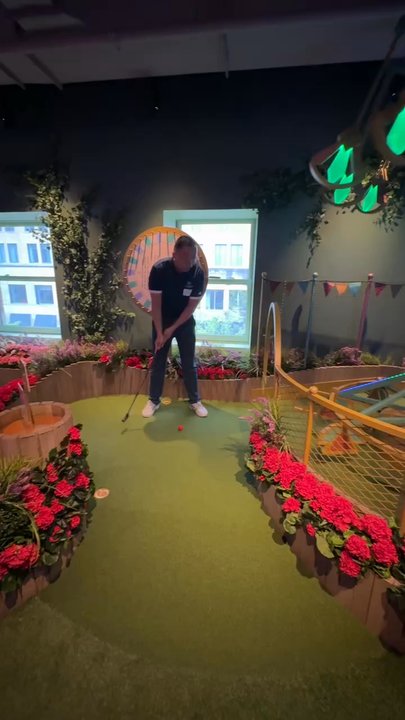 Swingers Back Bay - Golf game - Bars Near Me - Boston, Massachusetts
