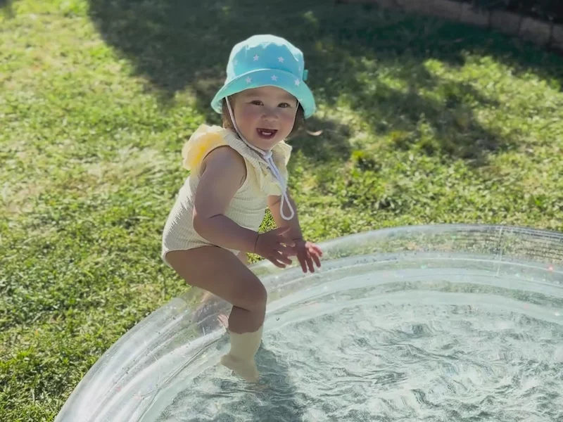 Natural sunscreen and wipes