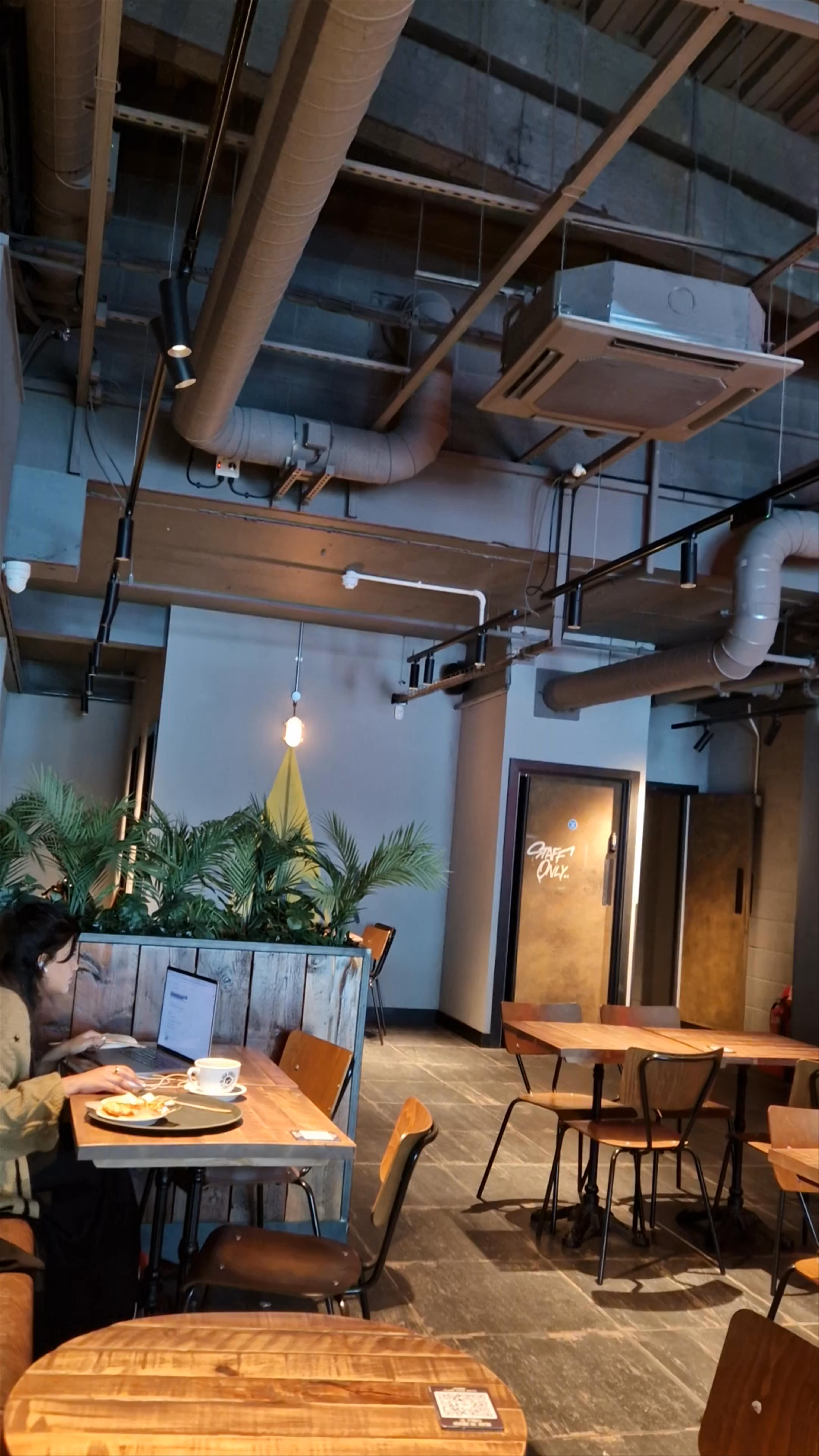 Black Sheep Coffee: Cozy Urban Café Vibes in Romford, UK