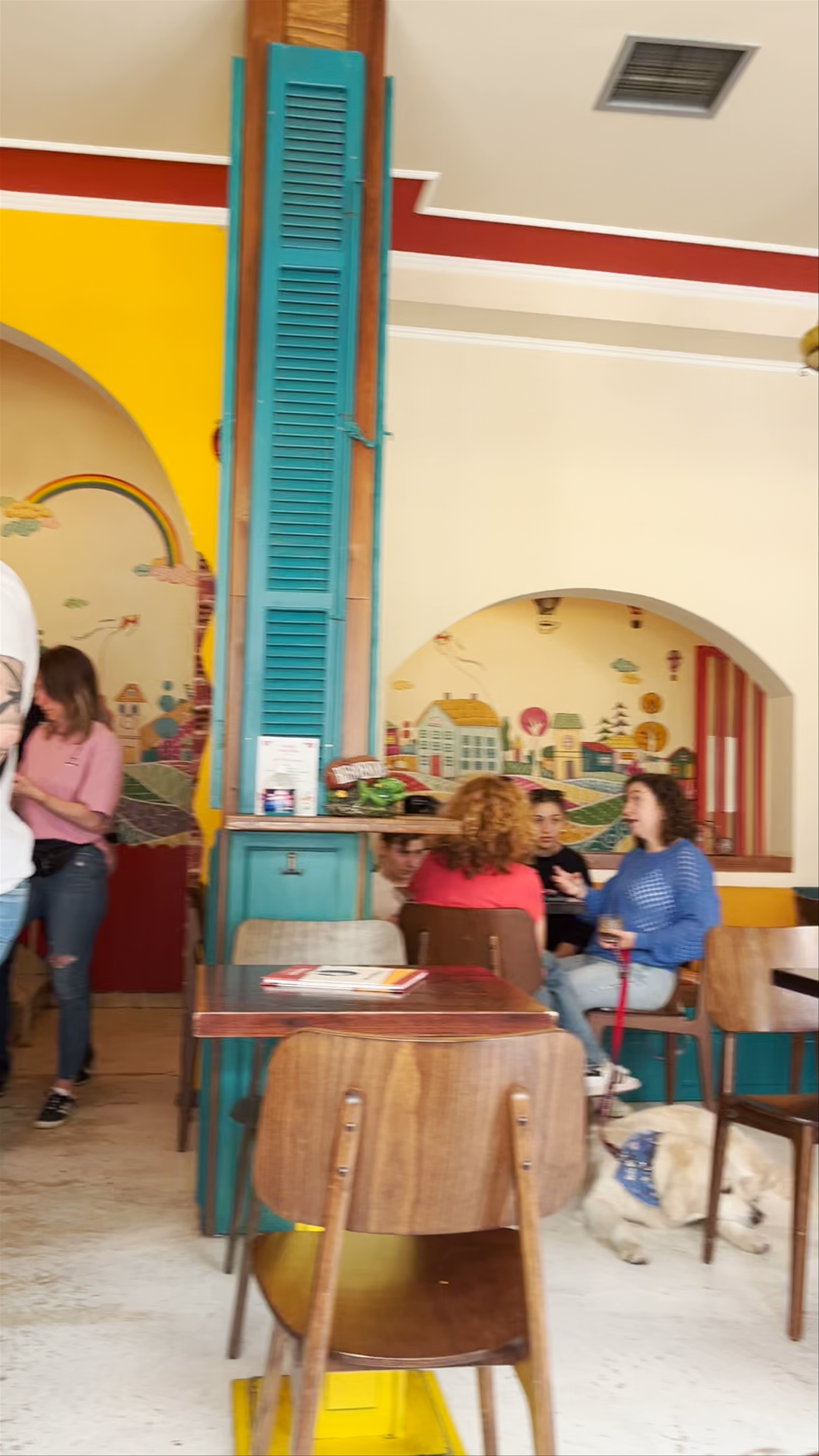 Vatrachos Café: Cozy Local Hangout in Veria, Greece