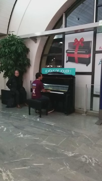 Gare de Lyon-Perrache - Le pianiste de Perrache - Public Transportation Near Me - Lyon, 69