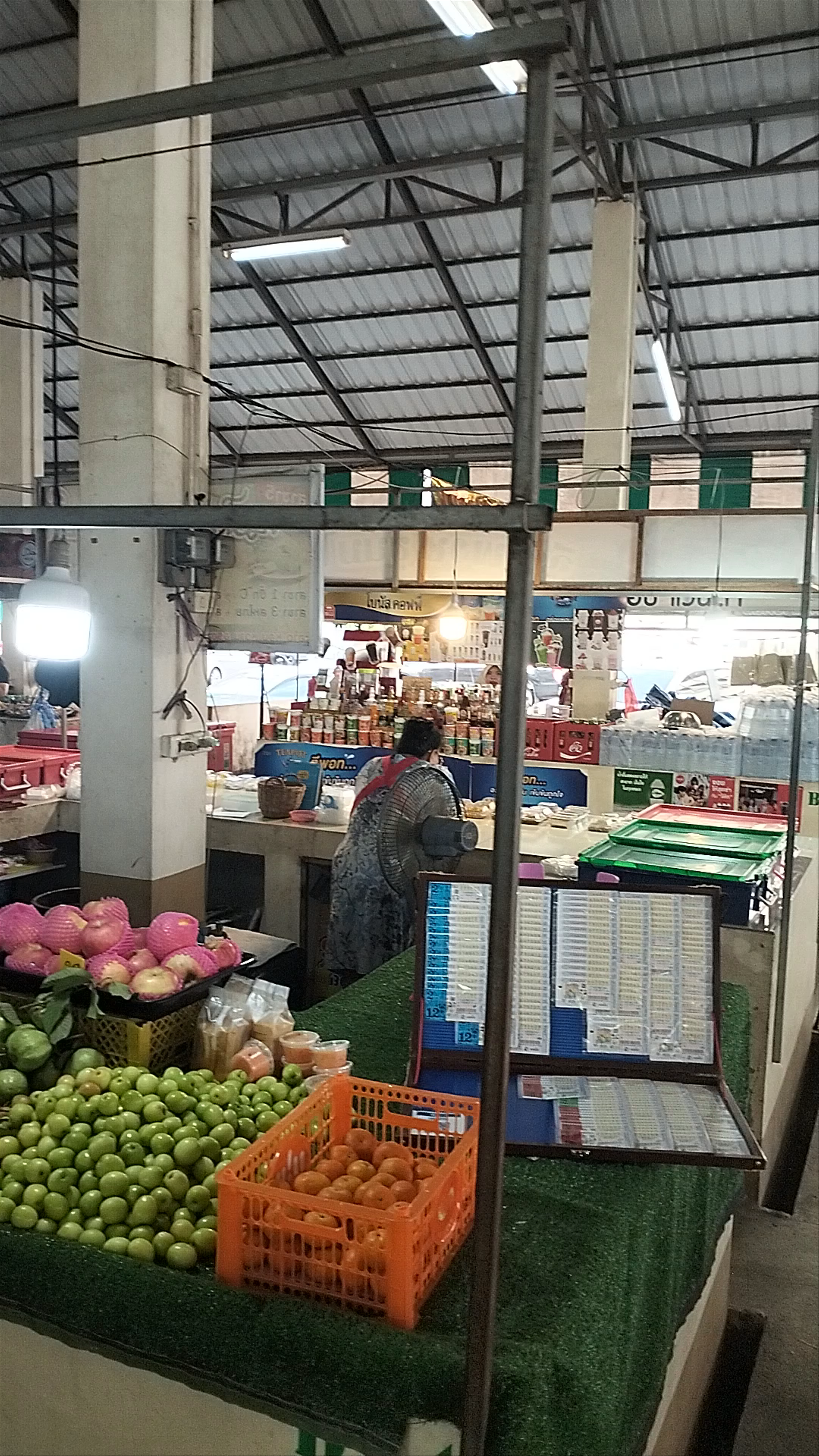 ตลาดศรีท่าข้าม (Sri-Thakham Market)
