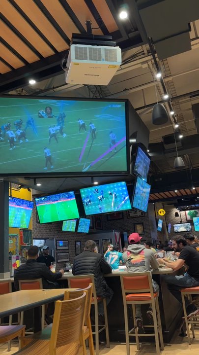 Buffalo Wild Wings - No sports sound - Chicken Wings Near Me - Homestead, Florida