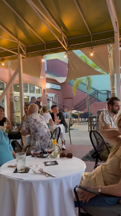Michael's Grill - Band playing in the courtyard - Seafood Near Me - Tampa, Florida