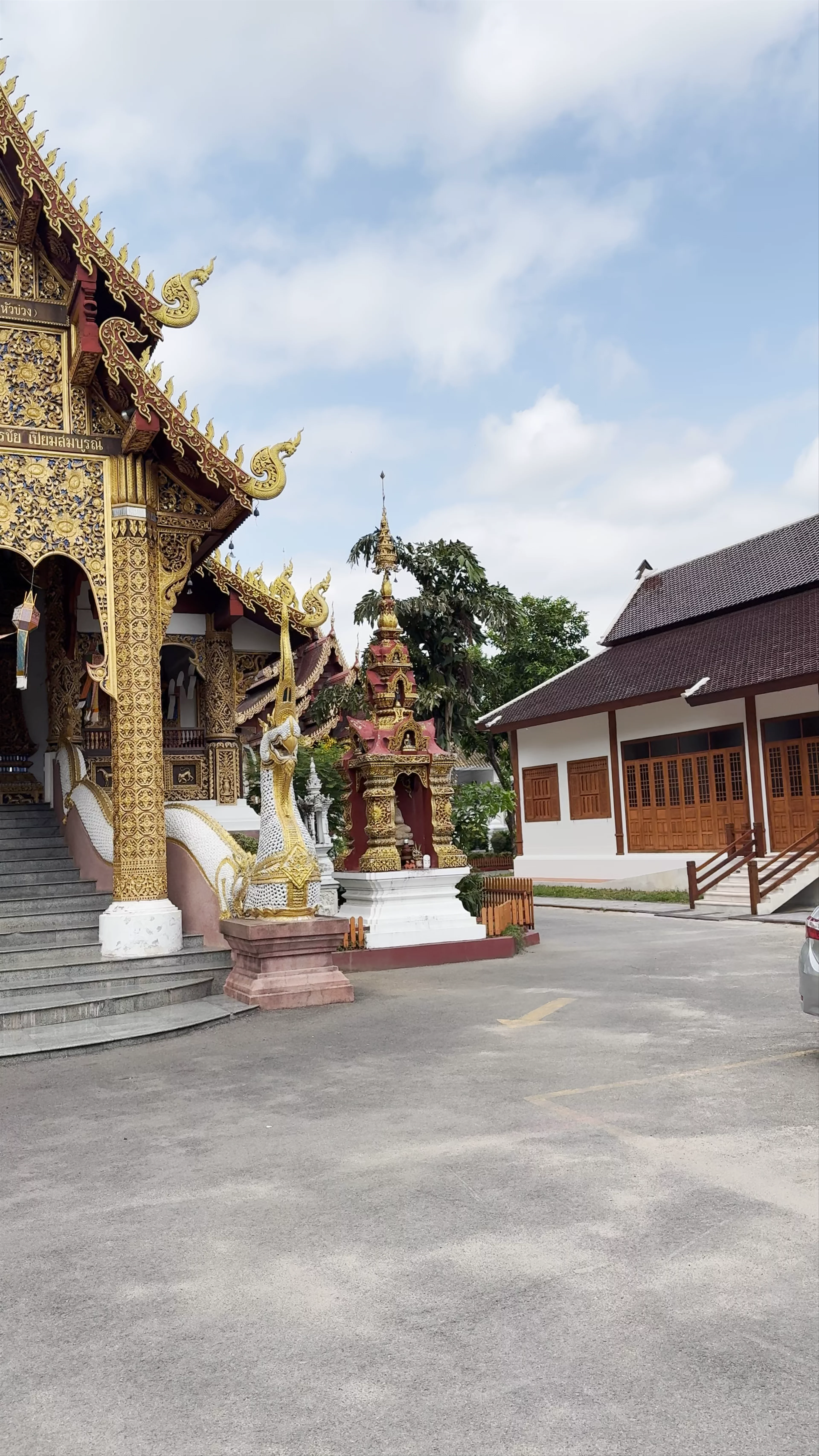 Wat Saen Muang Ma Luang (Wat Hua Khuang)