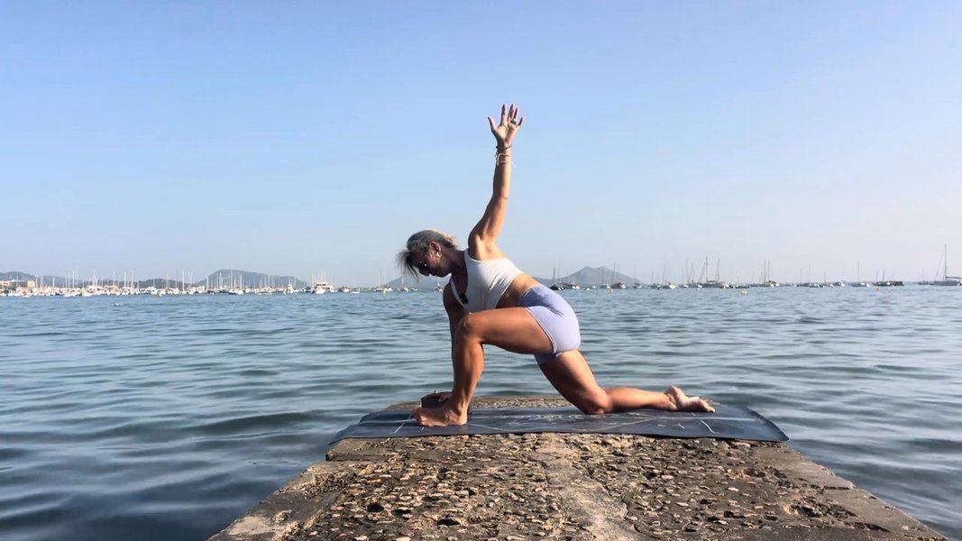 A sunny morning stretch! 