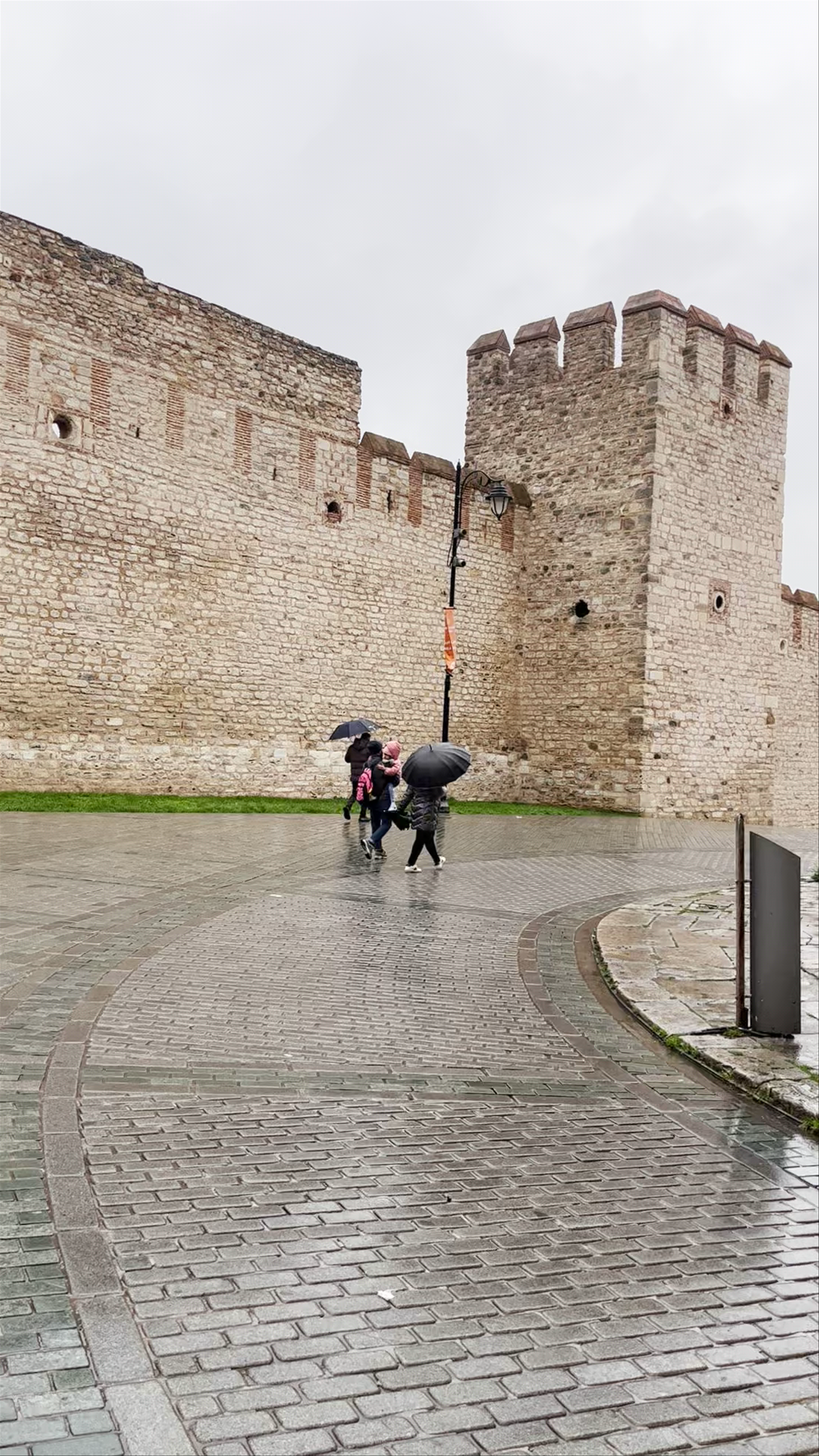 Exploring Topkapı Palace Walls in Istanbul's Historic Cankurtaran