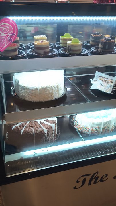Broadway Diner - Dessert case - Diners Near Me - Bayonne, New Jersey