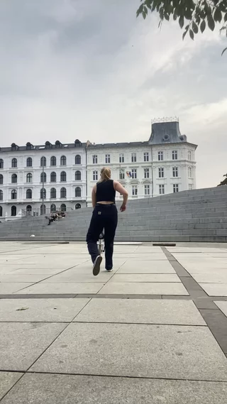 riu submission: Spoke walk to hop on wheel