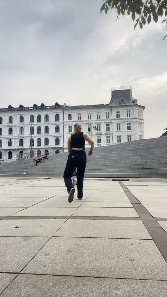 riu submission: Spoke walk to hop on wheel