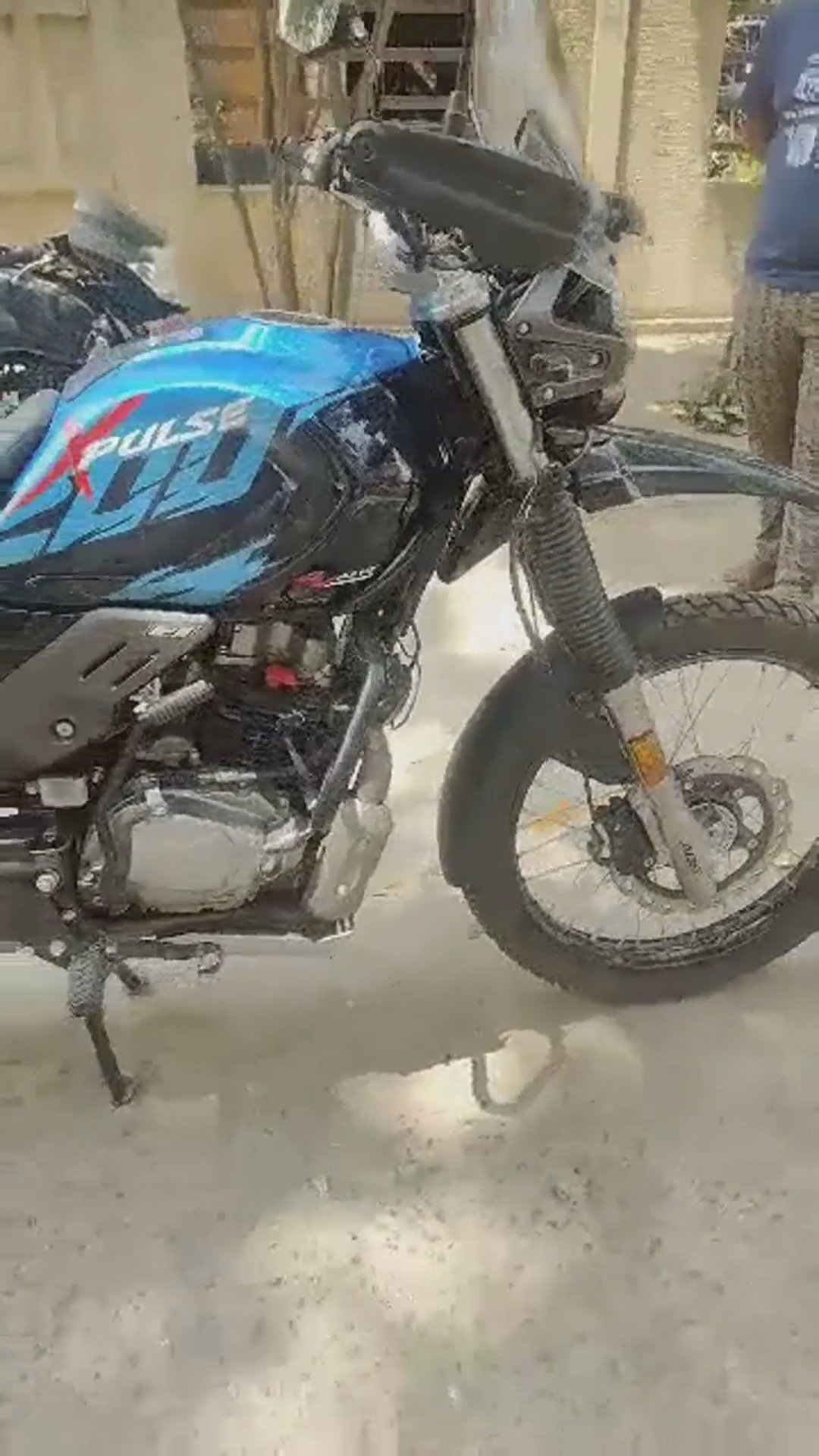 Walk-around video thumbnail