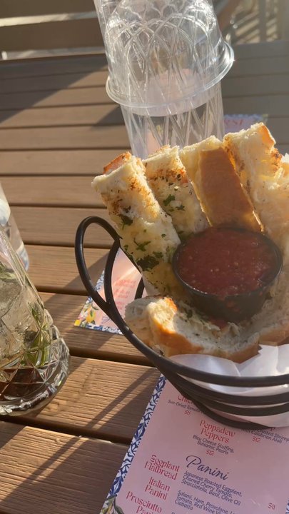 Sorsi Waterfront - Garlic bread and oysters - Wine Bars Near Me - Tampa, Florida