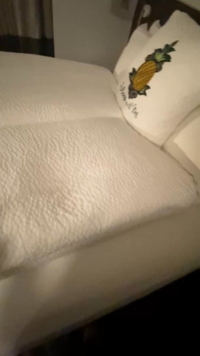 Staypineapple, An Iconic Hotel, The Loop - Cloud-like individual duvets - Hotels Near Me - Chicago, Illinois