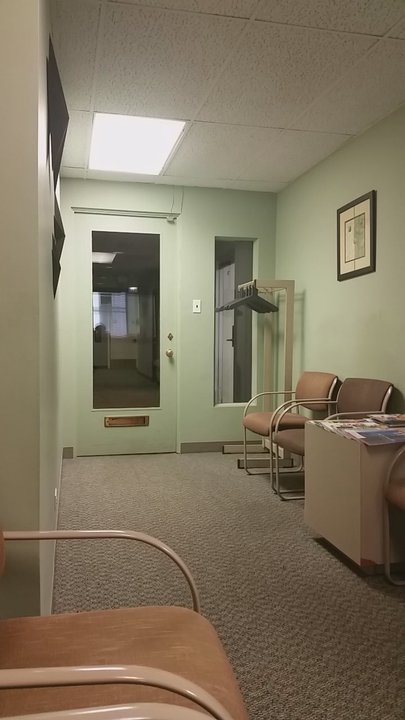 Mukesh C Jain, MD - Waiting area. - Cardiologists Near Me - Chicago, Illinois