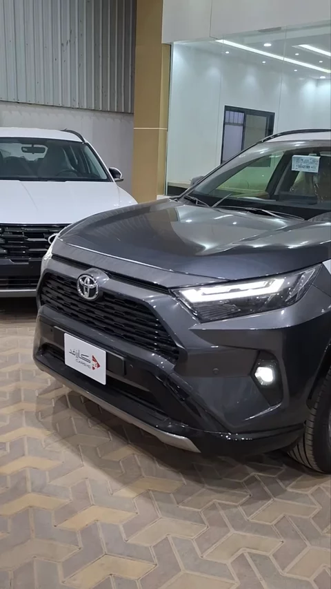 Toyota RAV4 XLE Hybrid 2025