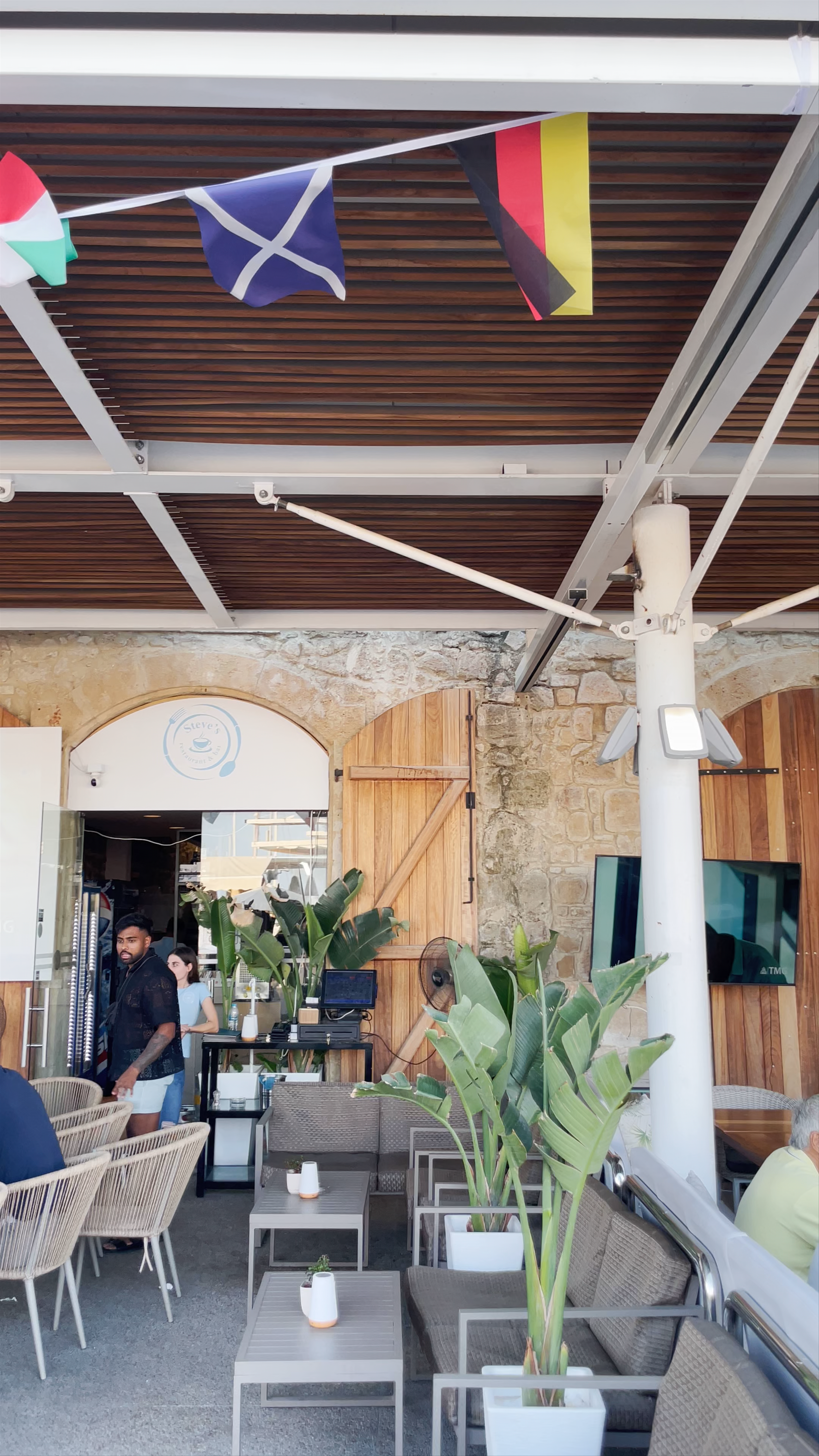 Steve's Restaurant-Bar: Lively Mediterranean Dining in Pafos