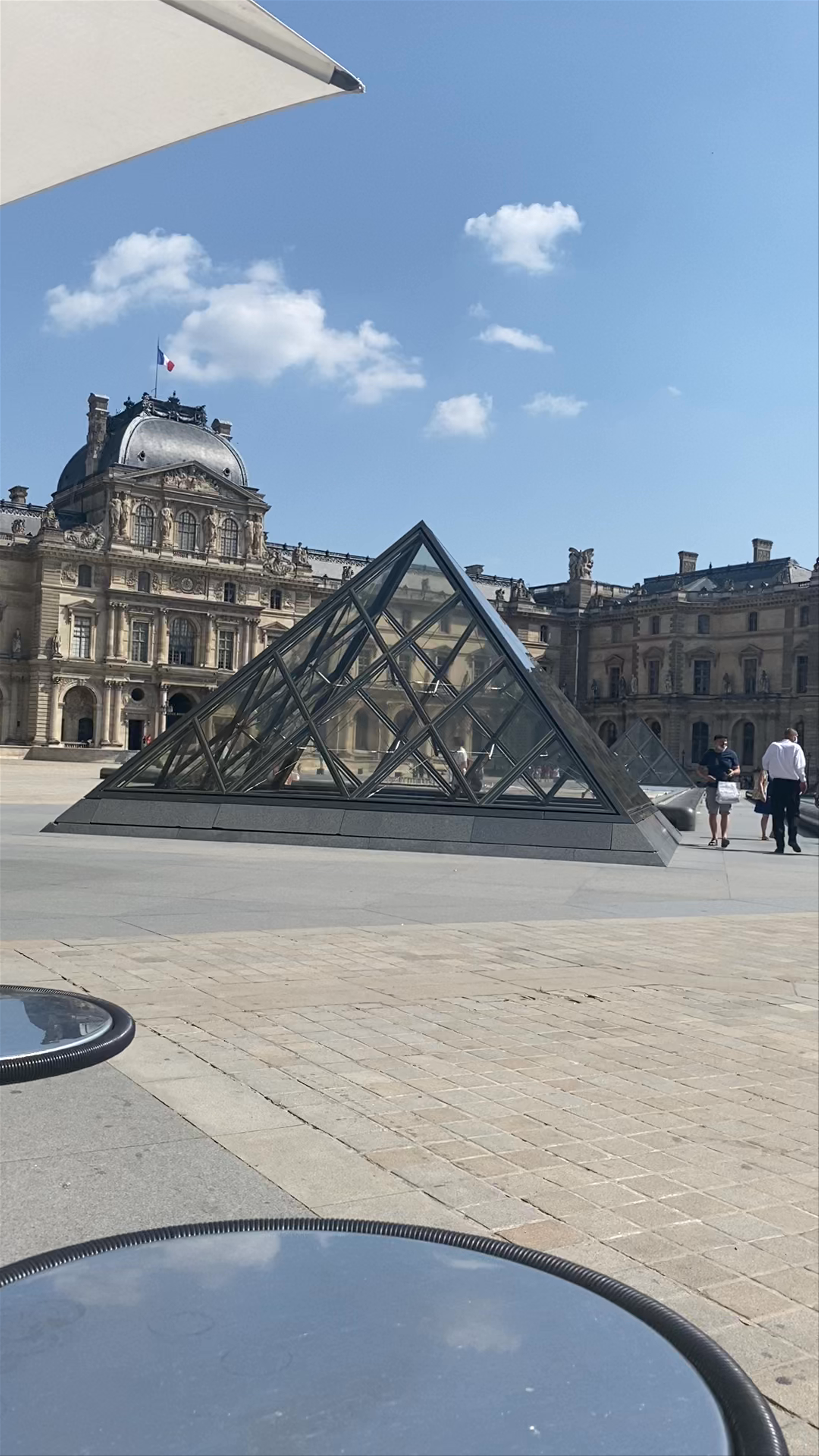 Le Café Marly