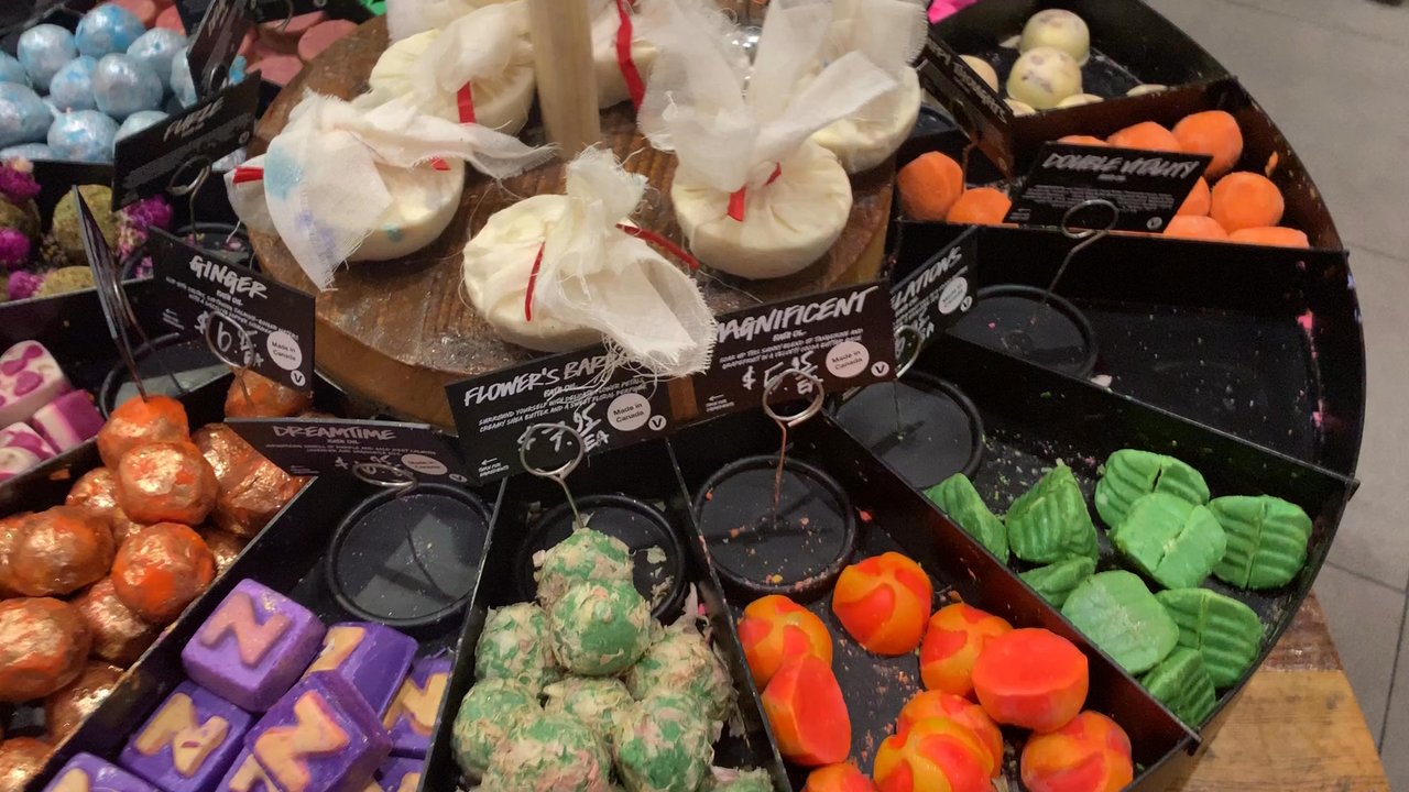 Lush - Bath oils - Cosmetics & Beauty Supply Near Me - Orlando, Florida