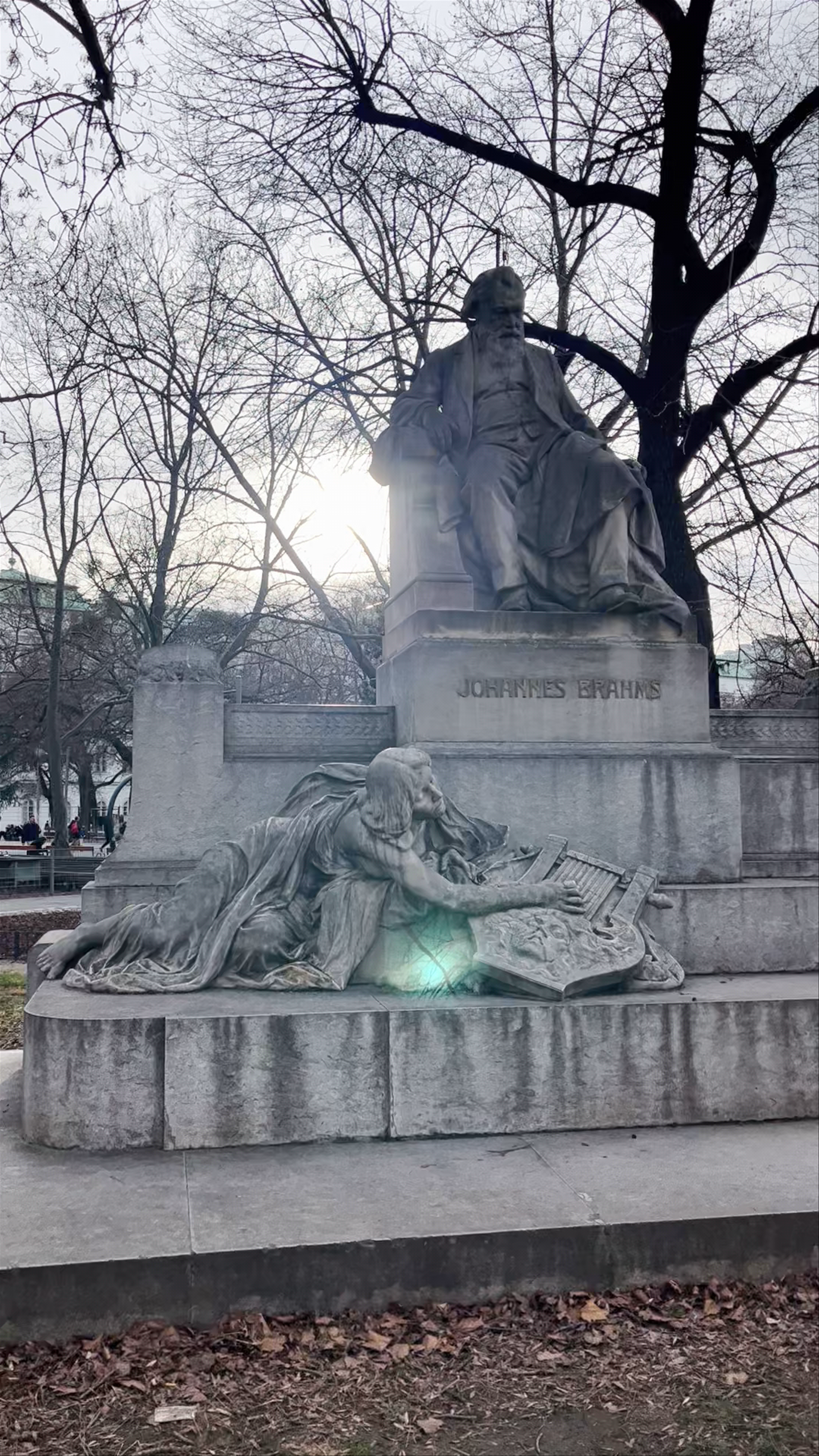 Johannes Brahms Monument