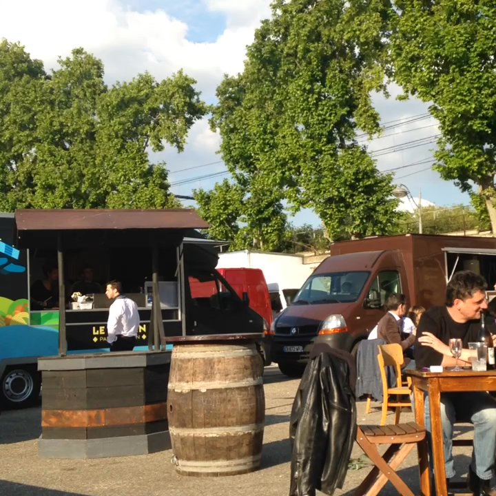 La Javelle - Amazing little scene by the seine. Drinks are cheap too! - Bars Near Me - Paris, 75