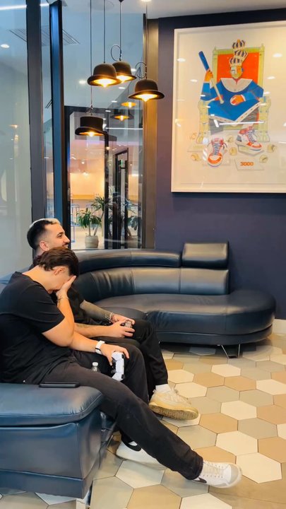 Born Barbers - Playstation are for you and your "panas" to enjoy en case you need to wait.... - Barbers Near Me - Miami, Florida