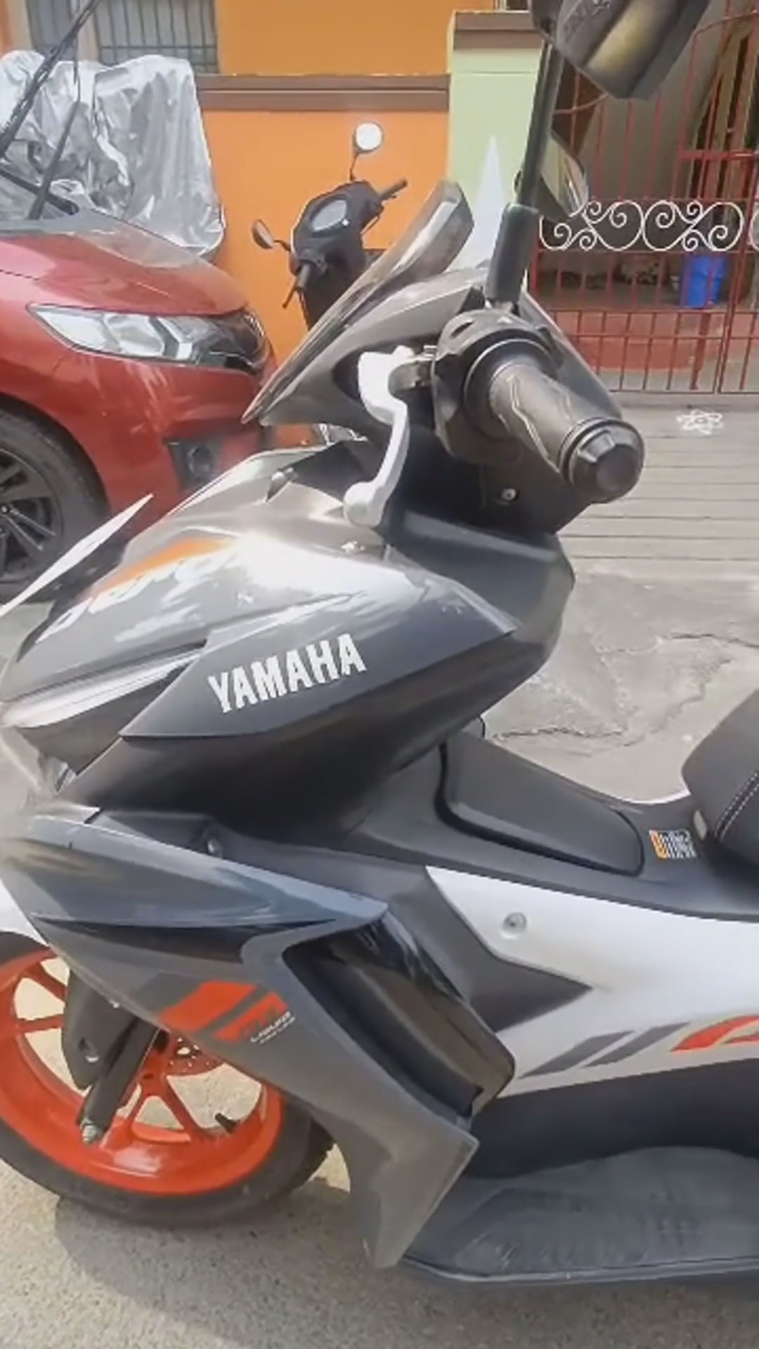 Walk-around video thumbnail