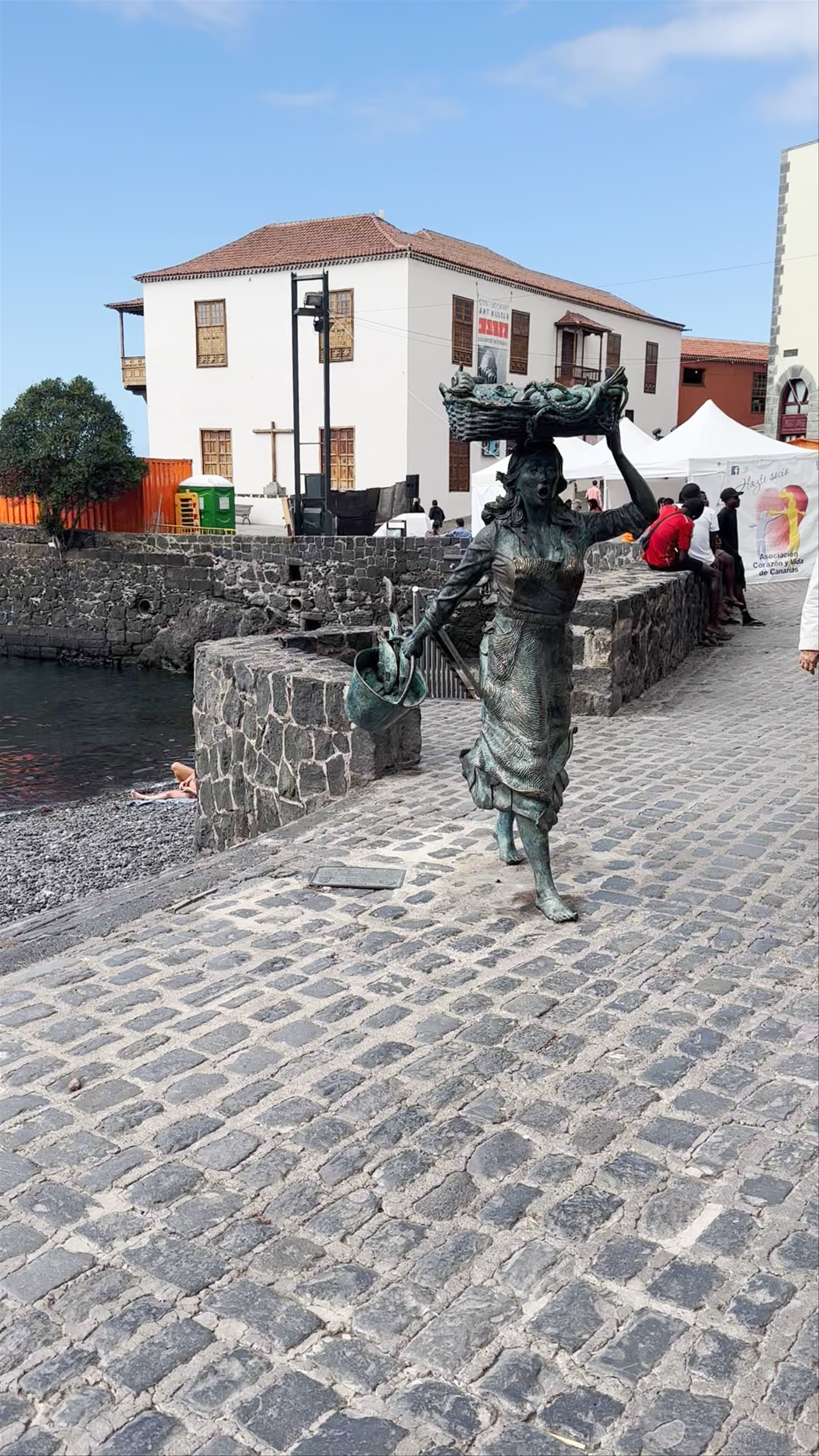 Monumento a la Pescadera: Iconic Statue in Puerto de la Cruz, Spain