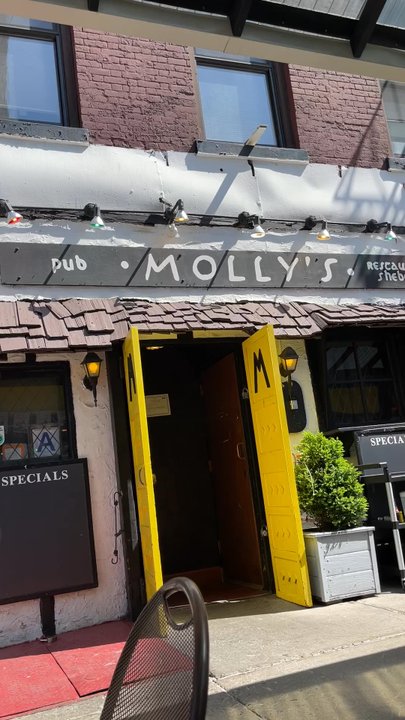 Molly's - Irish Pub Near Me - New York, New York