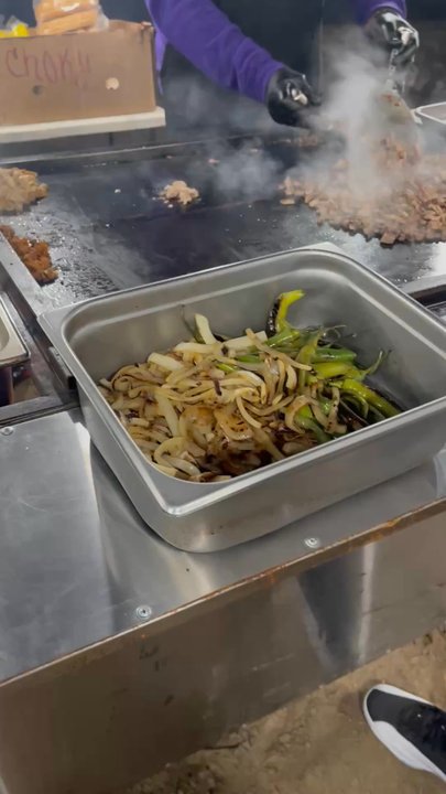 Tacos Anahis - Cooking it up! - Mexican Near Me - CA, California