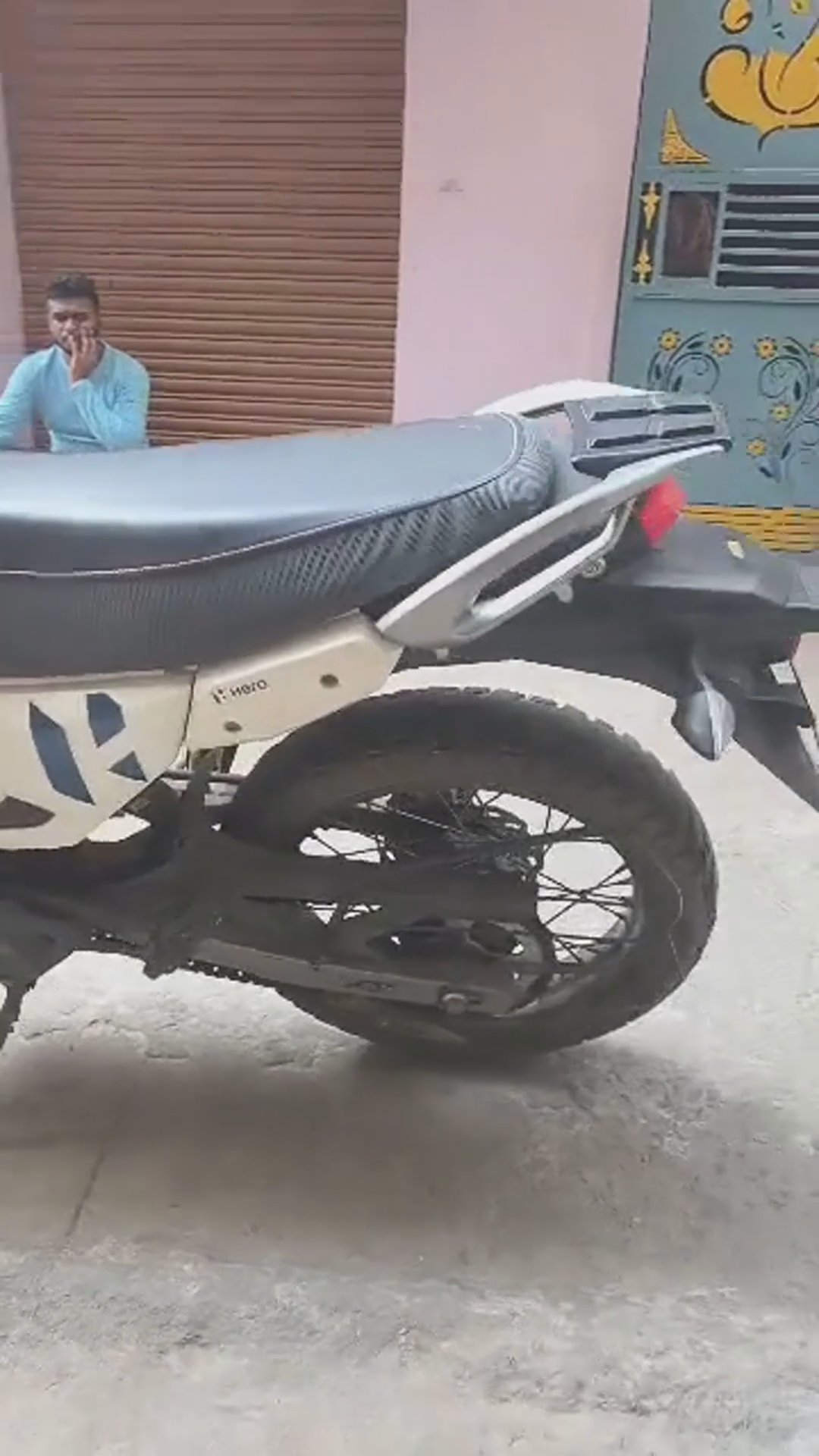 Walk-around video thumbnail