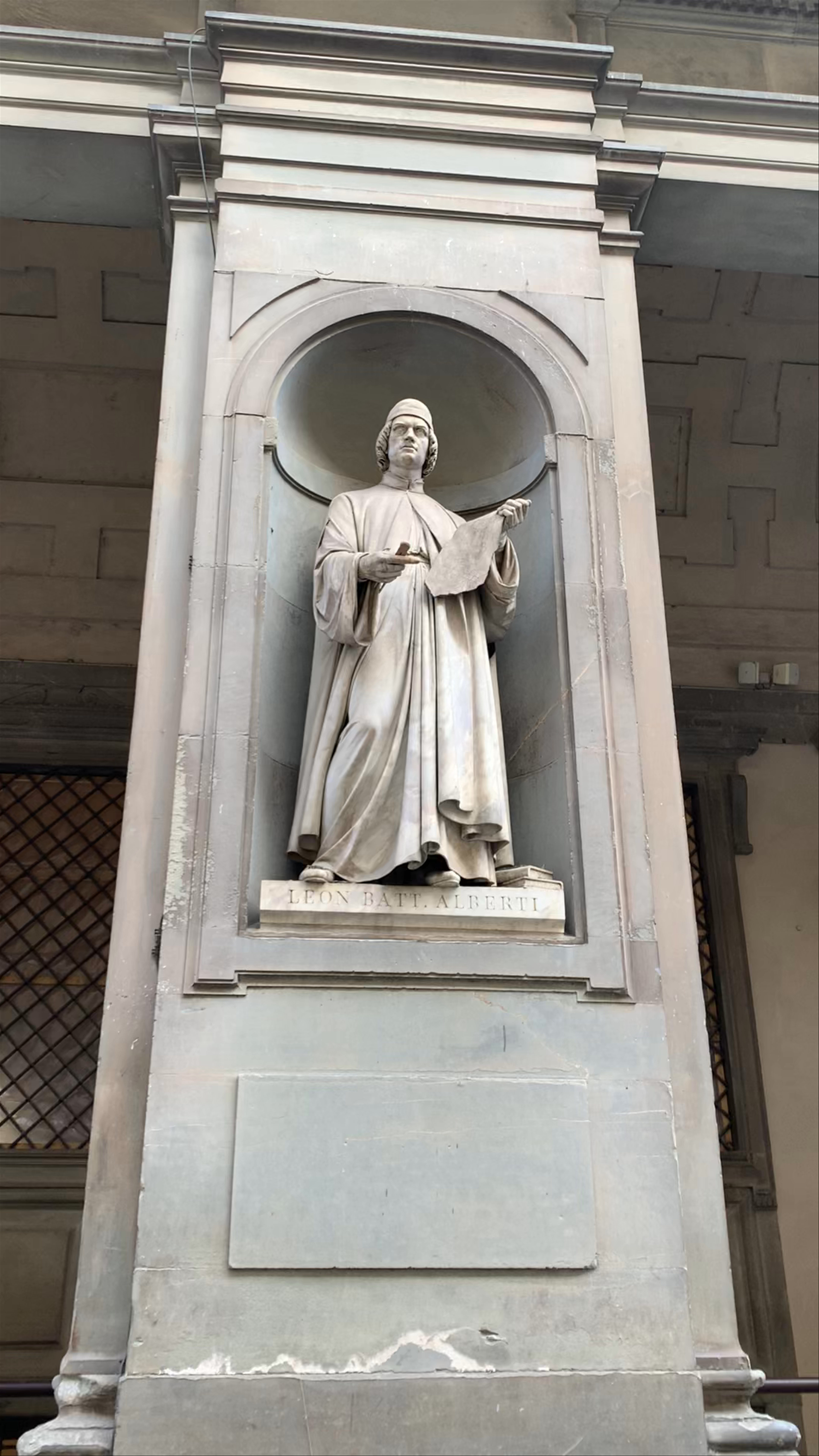 outside of the Uffizi 
