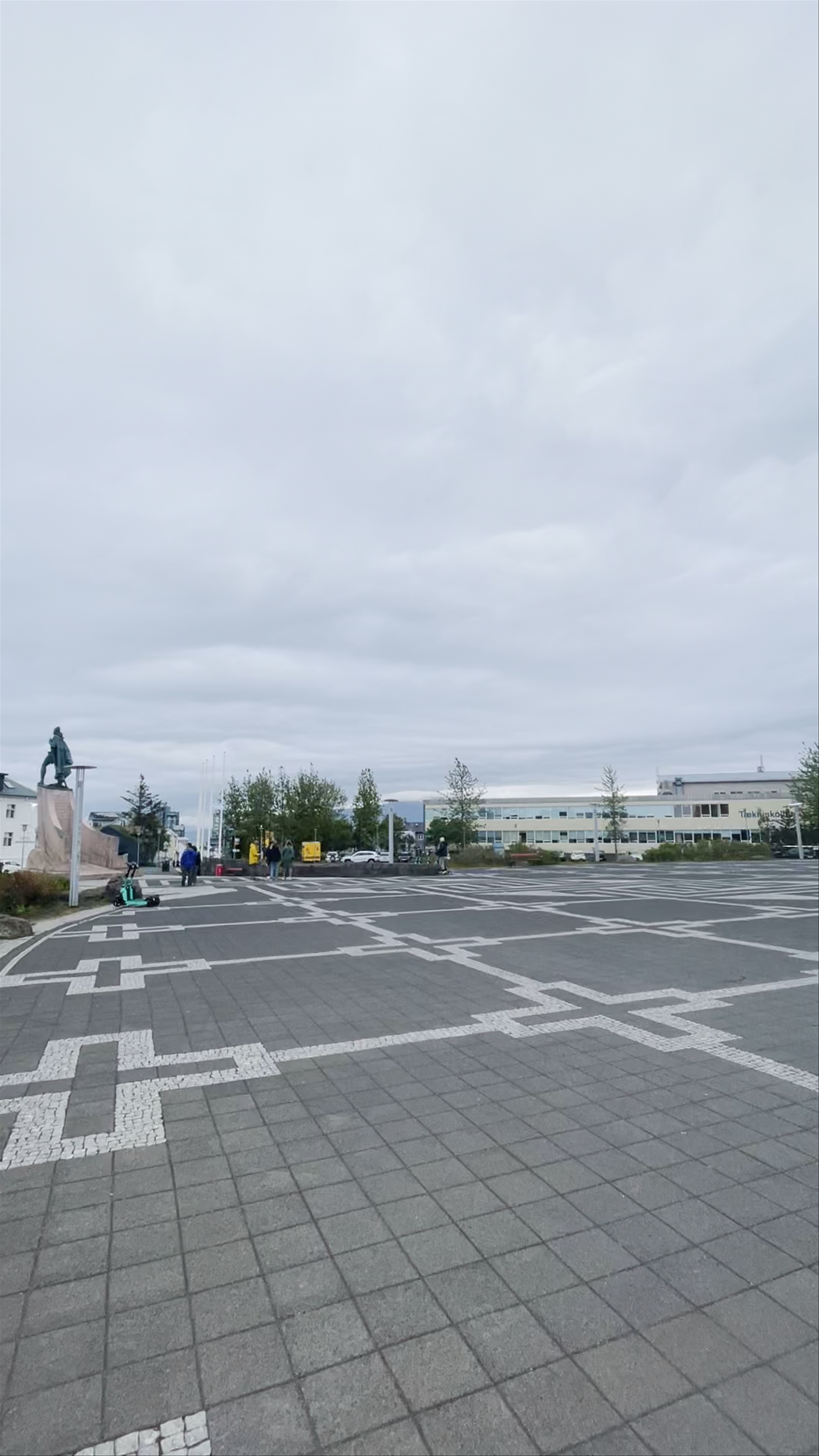 Exploring Hallgrímskirkja: Iconic Reykjavík Landmark