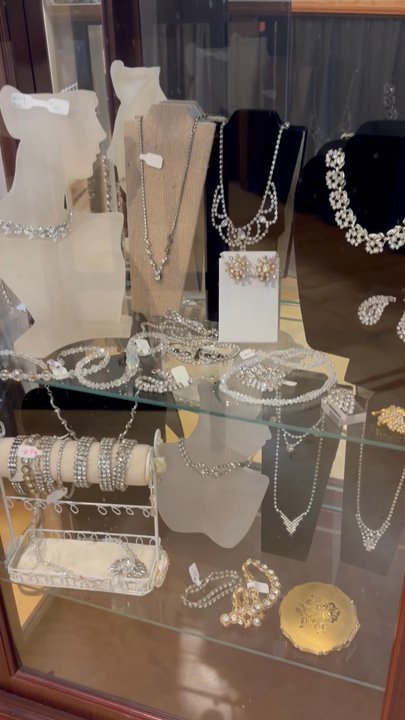 Just Bead It - Antique jewelry, for prom, wedding, special occasions - Jewelry Near Me - Marshall, Michigan