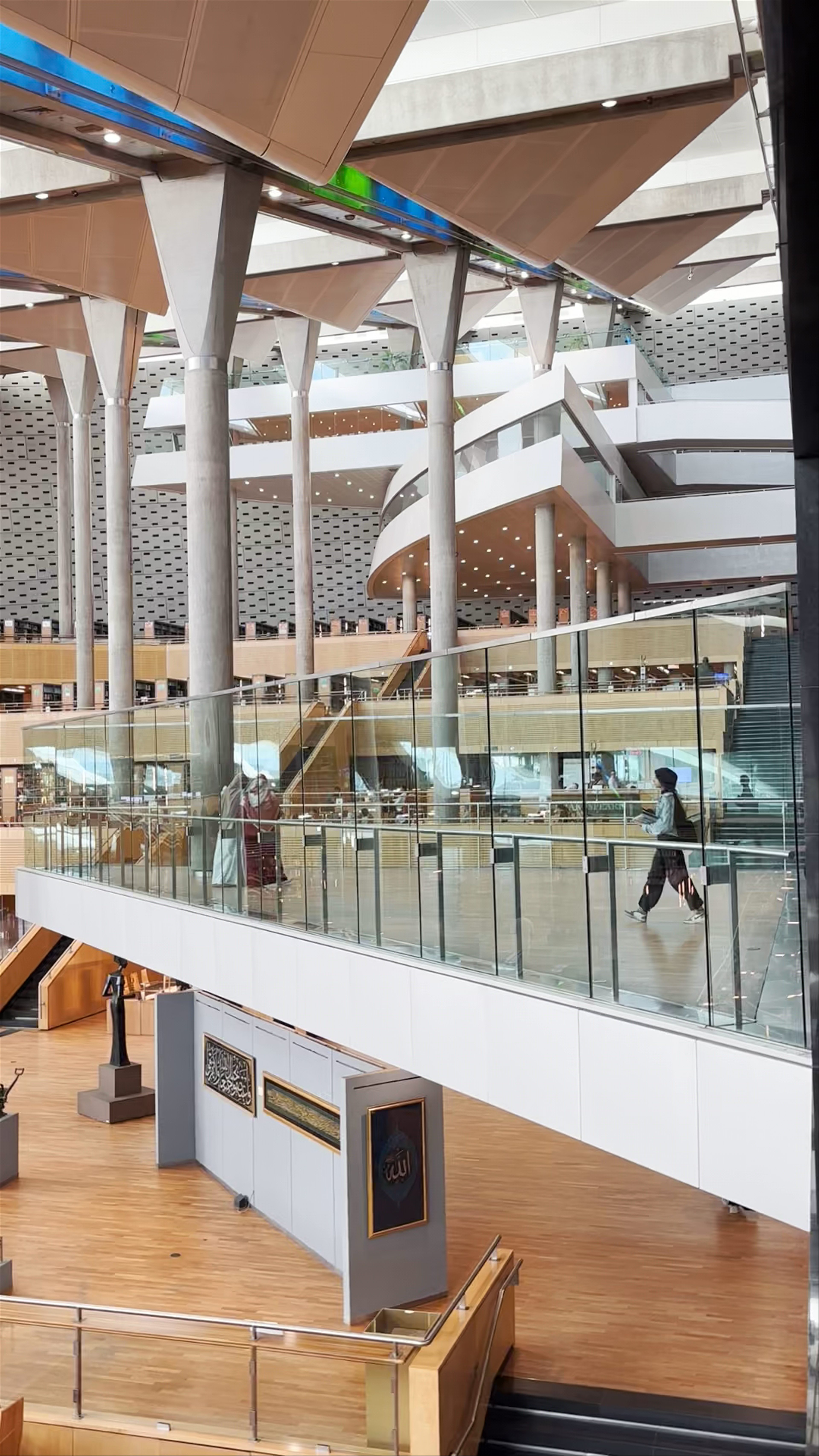 University House Alexandria Library