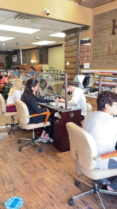 Hanna Nails - nice busy store . - Nail Salons Near Me - Staten Island, New York