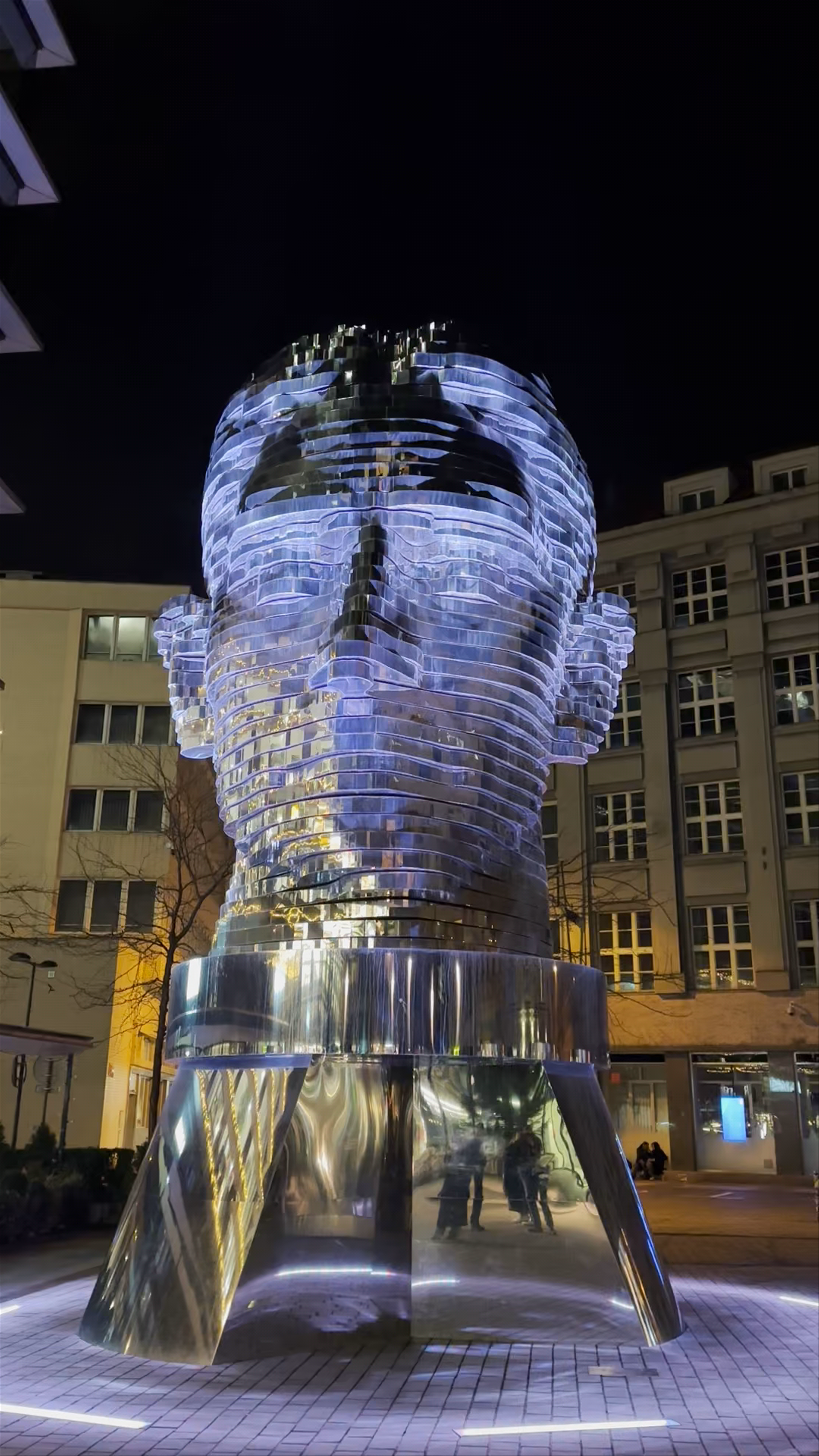 Franz Kafka - Rotating Head by David Cerny