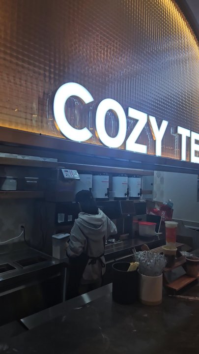 LIC Food Hall - Food Court Near Me - Queens, New York