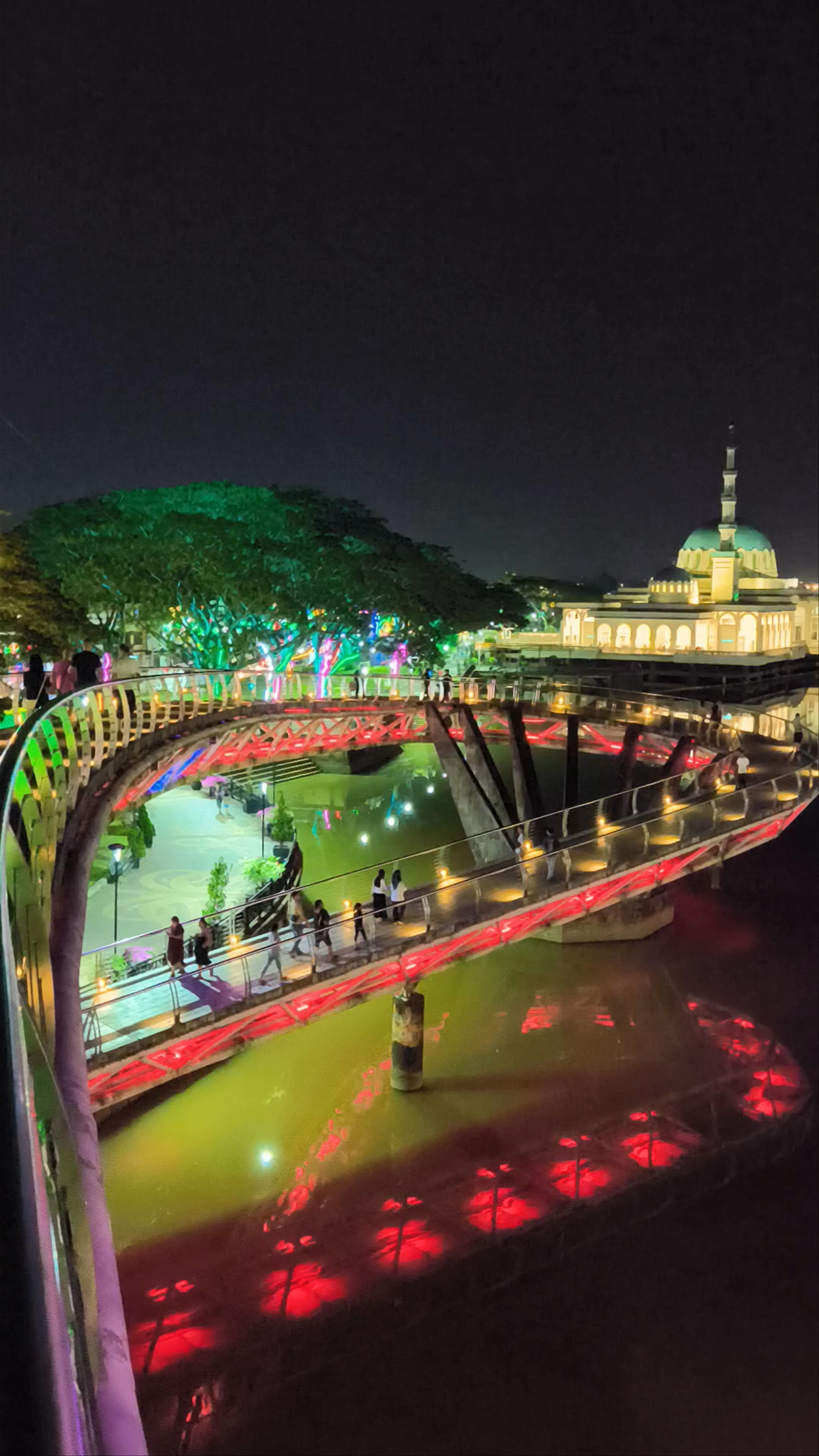 Darul Hana Bridge Night Lights: A Magical Walk in Kuching, Sarawak