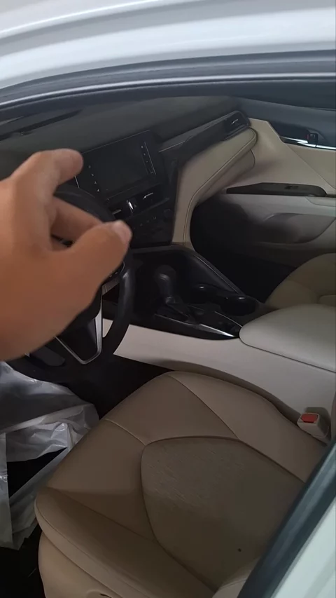 تويوتا كامري LE 2023