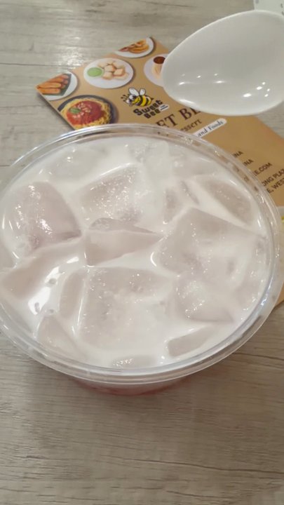 Sweet Bee - Tubtim Krob (ruby made from water chestnuts and red flour) with coconut - Desserts Near Me - West Covina, California