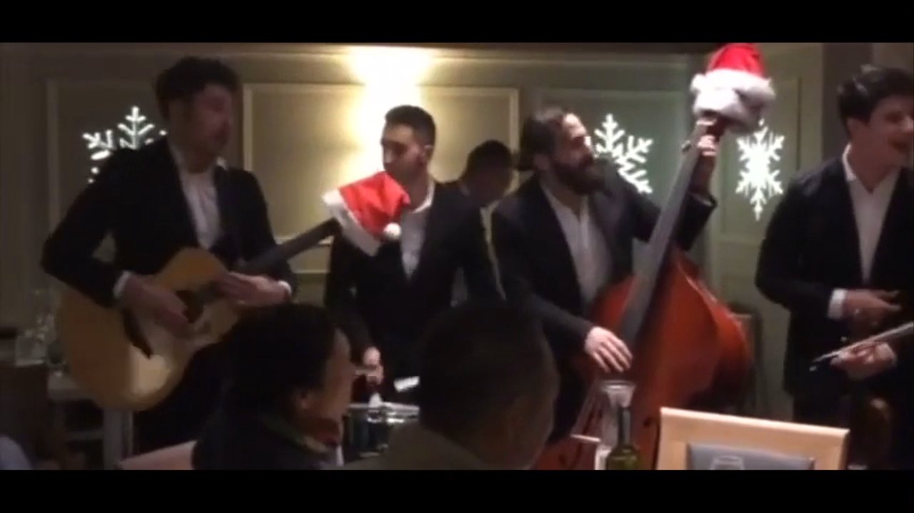The Italian Roamers - Christmas Party in Tuscany - video