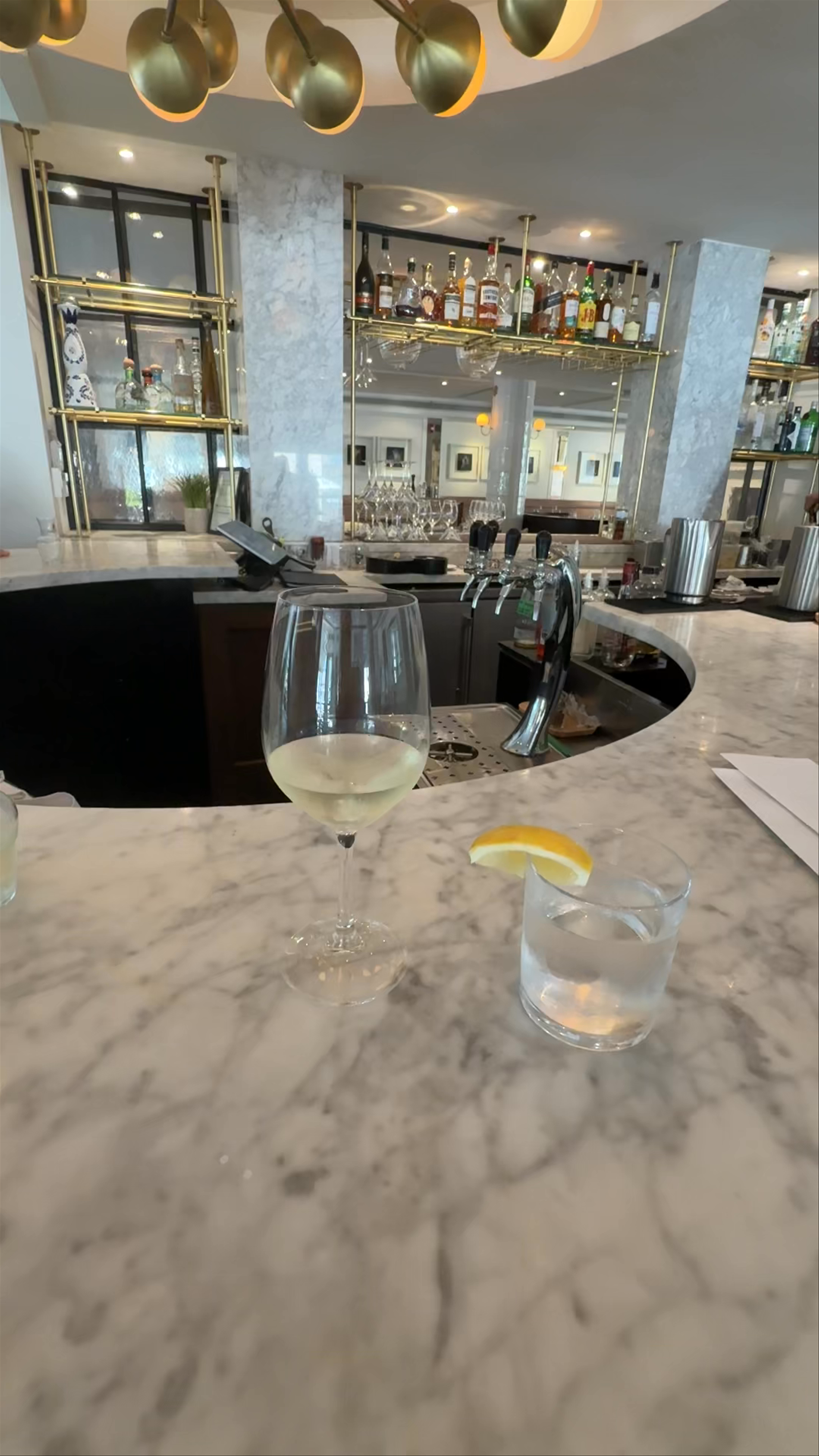 Elegant Urban Bar Experience in Toronto’s Sassafraz